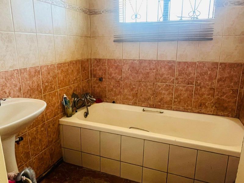3 Bedroom Property for Sale in Geelhoutpark North West